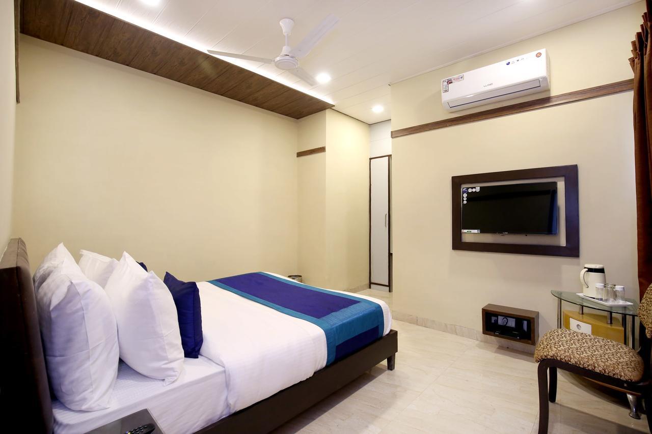 Capital O 9822 Hotel Seven Chandigarh Exterior photo