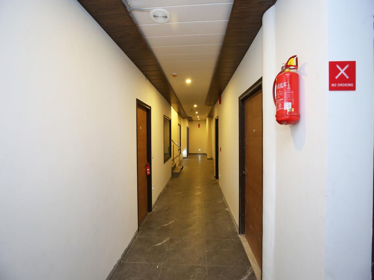 Capital O 9822 Hotel Seven Chandigarh Exterior photo